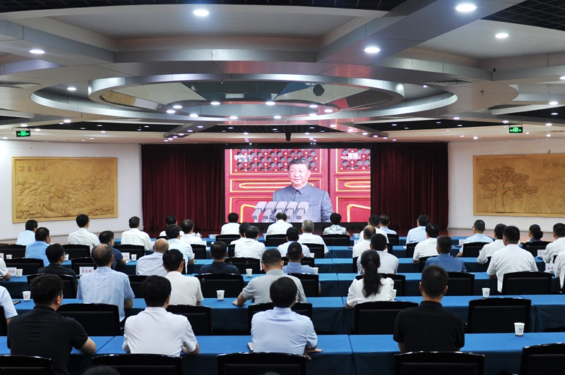 YY易游体育网址及各单位集中观看纪念中国人民抗日战争暨世界反法西斯战争胜利80周年大会实况直播